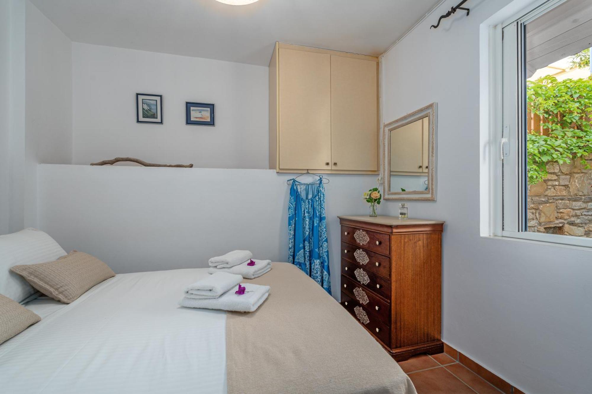Niovi Seaview Apartments Áji Apóstoli Eksteriør bilde