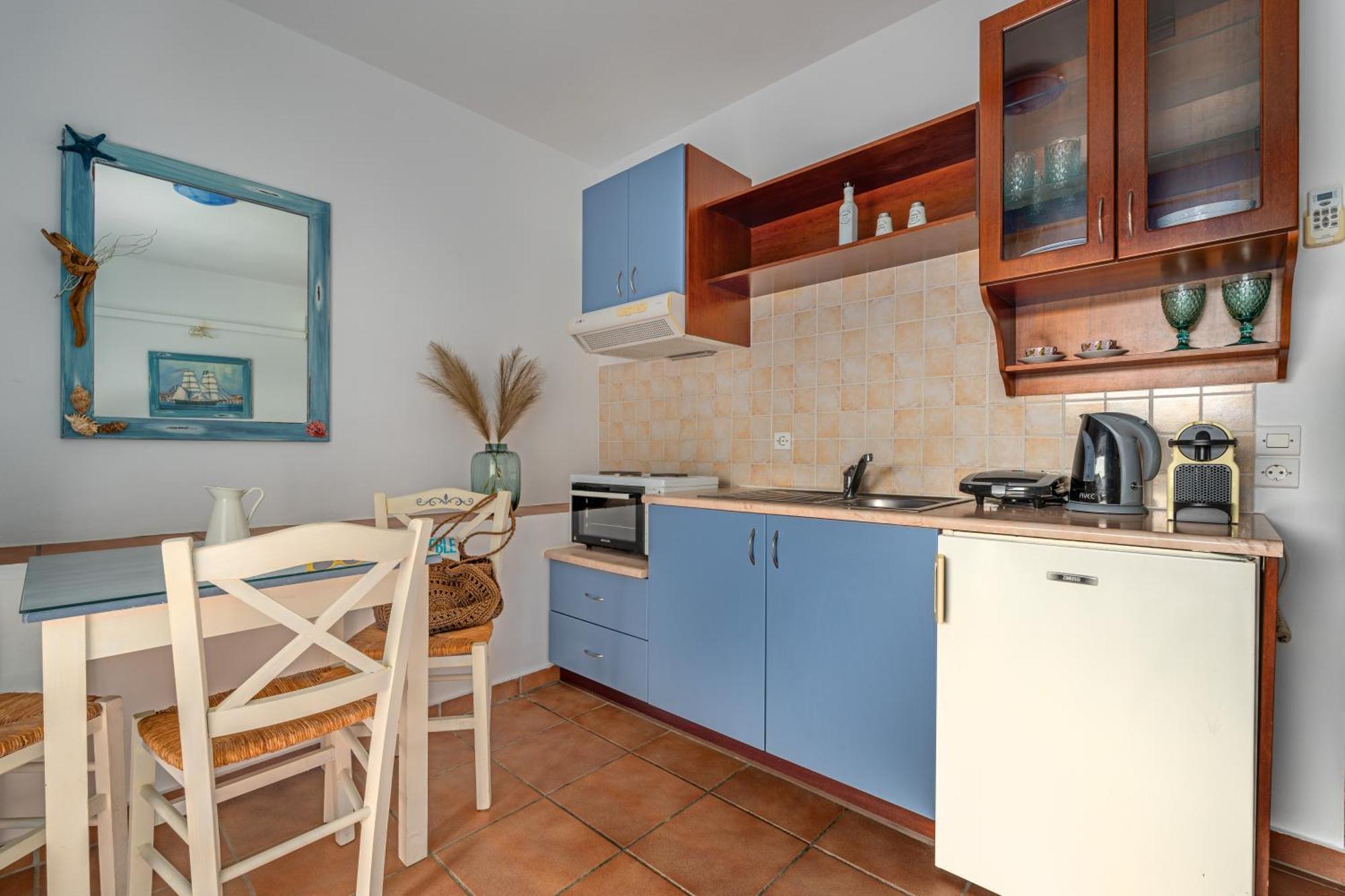 Niovi Seaview Apartments Áji Apóstoli Eksteriør bilde